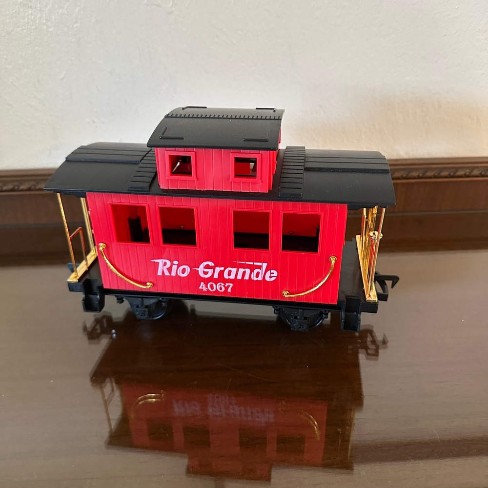 Rio Grande 4067 Caboose G Scale Model Train Car Red Black D&RGW